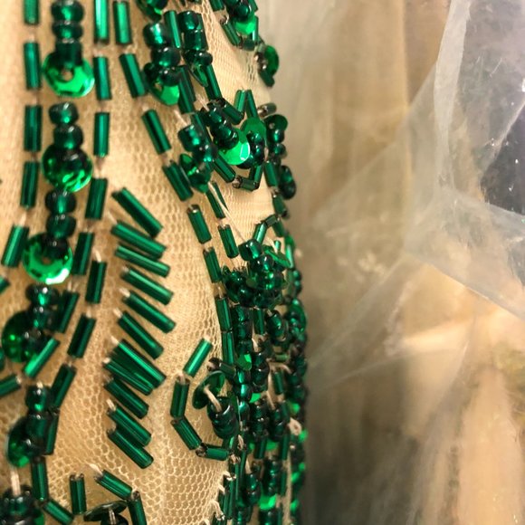 Emerald Sleek Sexy Prom Dress, Size 4 Plunge, Pageant Formal Mermaid Put a Slit - Picture 9 of 11